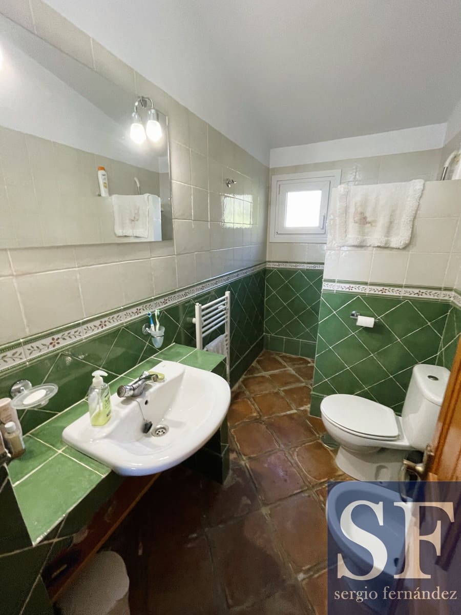 3 bedroom Villa for sale in Competa with pool - € 435,000 (Ref: 9484053)