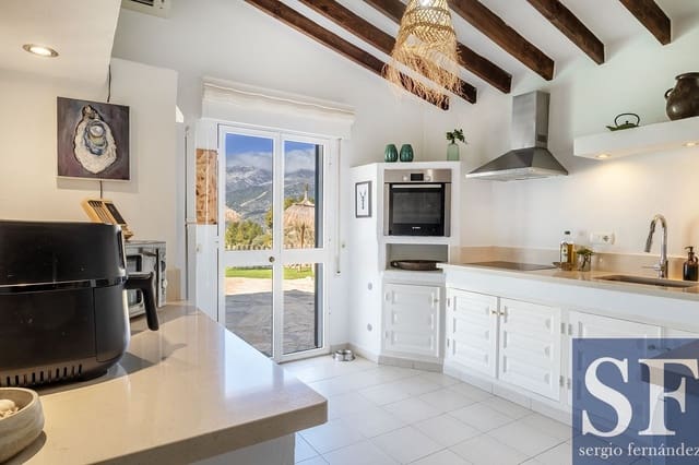 Chalet de 4 habitaciones en Cómpeta en venta con piscina garaje - 650.000 € (Ref: 9606832)