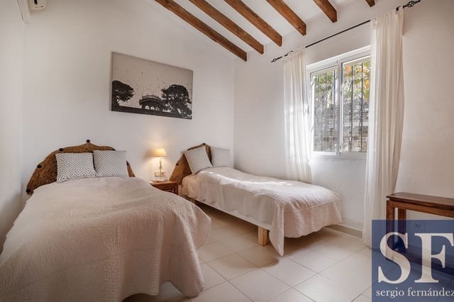 Chalet de 4 habitaciones en Cómpeta en venta con piscina garaje - 650.000 € (Ref: 9606832)