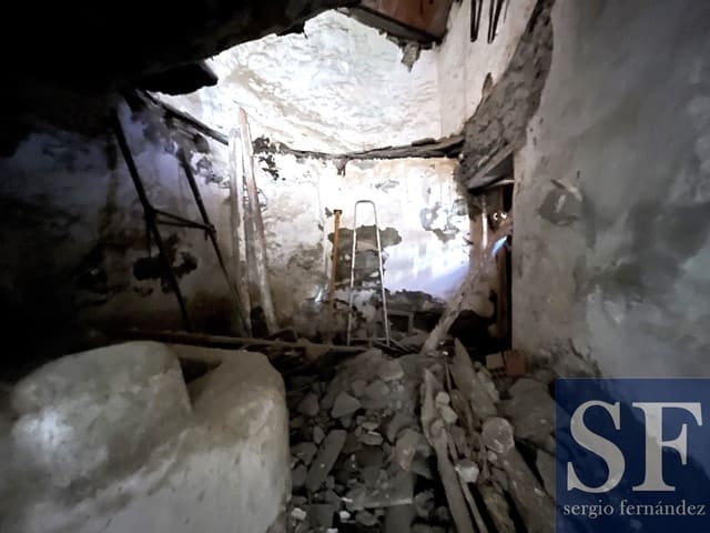 7 Zimmer Haus zu verkaufen in Salares - 67.000 € (Ref: 9675082)