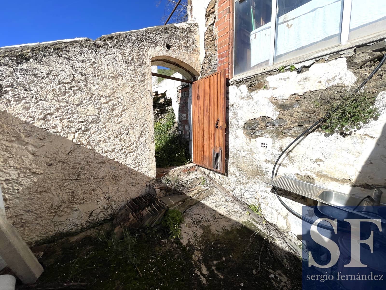 5 soveværelse Villa til salg i Competa - € 95.000 (Ref: 9750983)