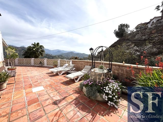 3 soveværelse Villa til salg i Sayalonga med swimmingpool - € 365.000 (Ref: 9772433)