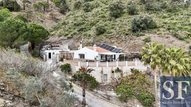 3 soveværelse Villa til salg i Sayalonga med swimmingpool - € 365.000 (Ref: 9772433)