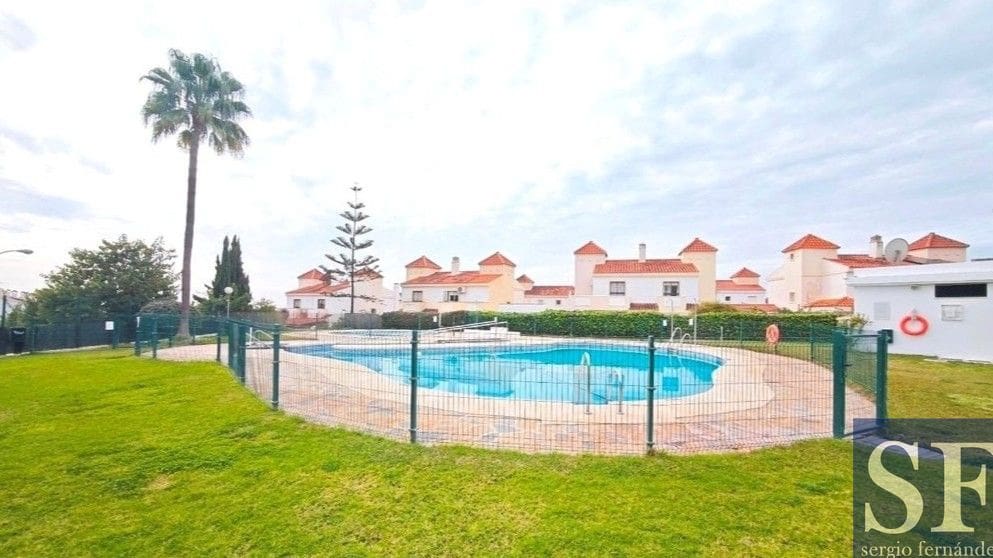 Casa de 3 habitaciones en Chilches en venta con piscina - 429.000 € (Ref: 9798291)