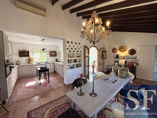 Chalet de 3 habitaciones en Cómpeta en venta con piscina garaje - 495.000 € (Ref: 9891459)