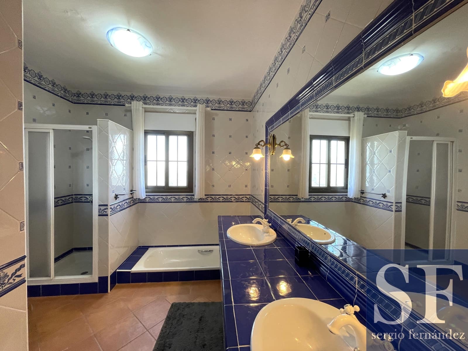 5 soveværelse Villa til salg i Sayalonga med swimmingpool - € 775.000 (Ref: 9925088)