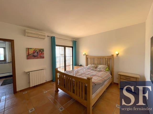 5 soveværelse Villa til salg i Sayalonga med swimmingpool - € 775.000 (Ref: 9925088)