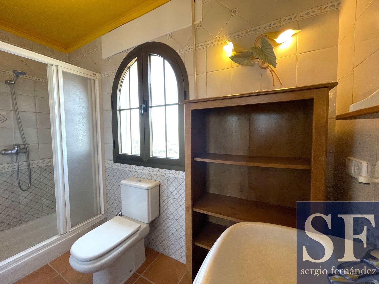 5 soveværelse Villa til salg i Sayalonga med swimmingpool - € 775.000 (Ref: 9925088)