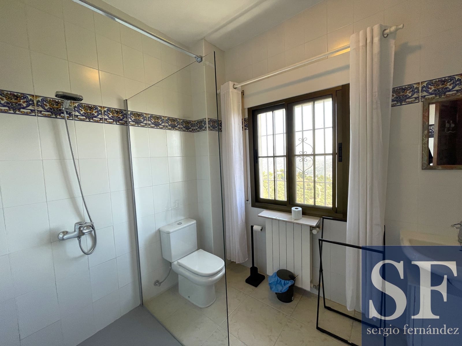 5 soveværelse Villa til salg i Sayalonga med swimmingpool - € 775.000 (Ref: 9925088)