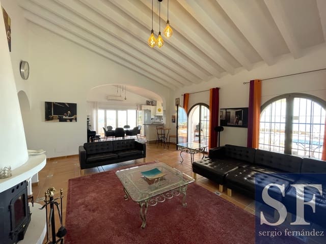 5 soveværelse Villa til salg i Sayalonga med swimmingpool - € 775.000 (Ref: 9925088)