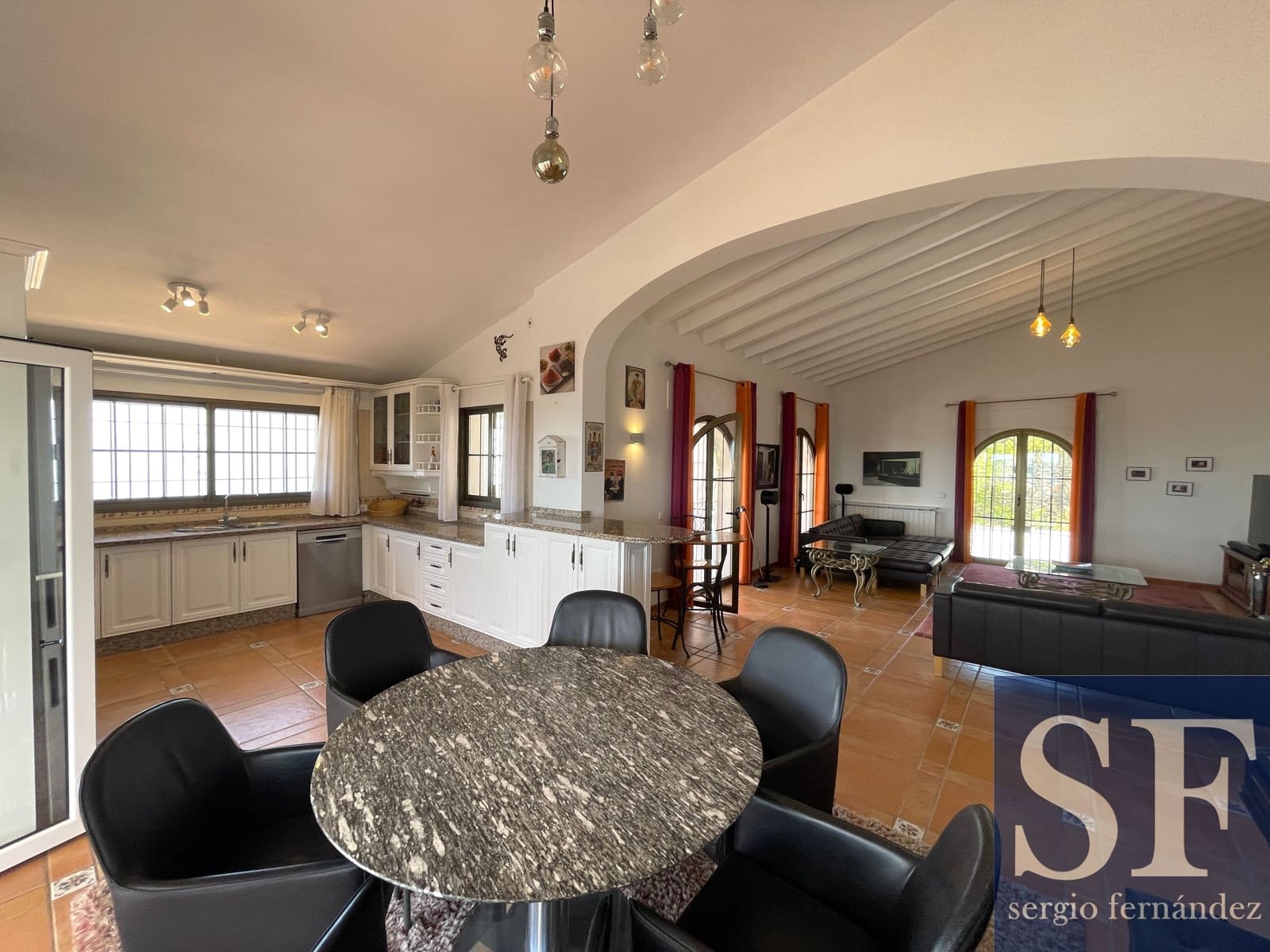 5 soveværelse Villa til salg i Sayalonga med swimmingpool - € 775.000 (Ref: 9925088)