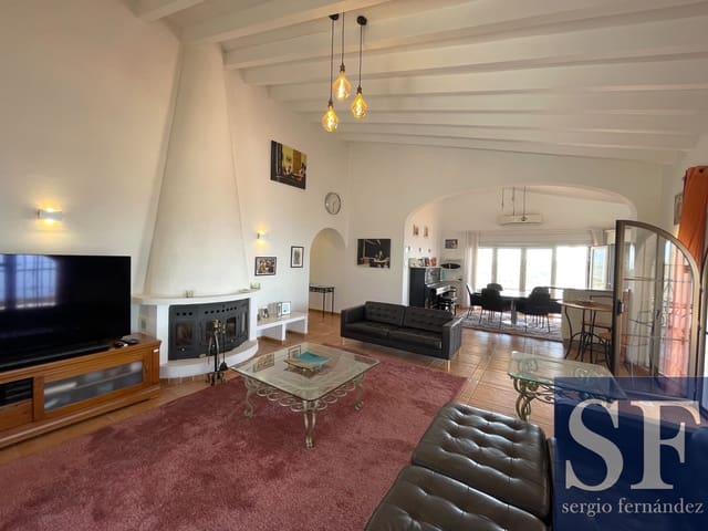 5 soveværelse Villa til salg i Sayalonga med swimmingpool - € 775.000 (Ref: 9925088)