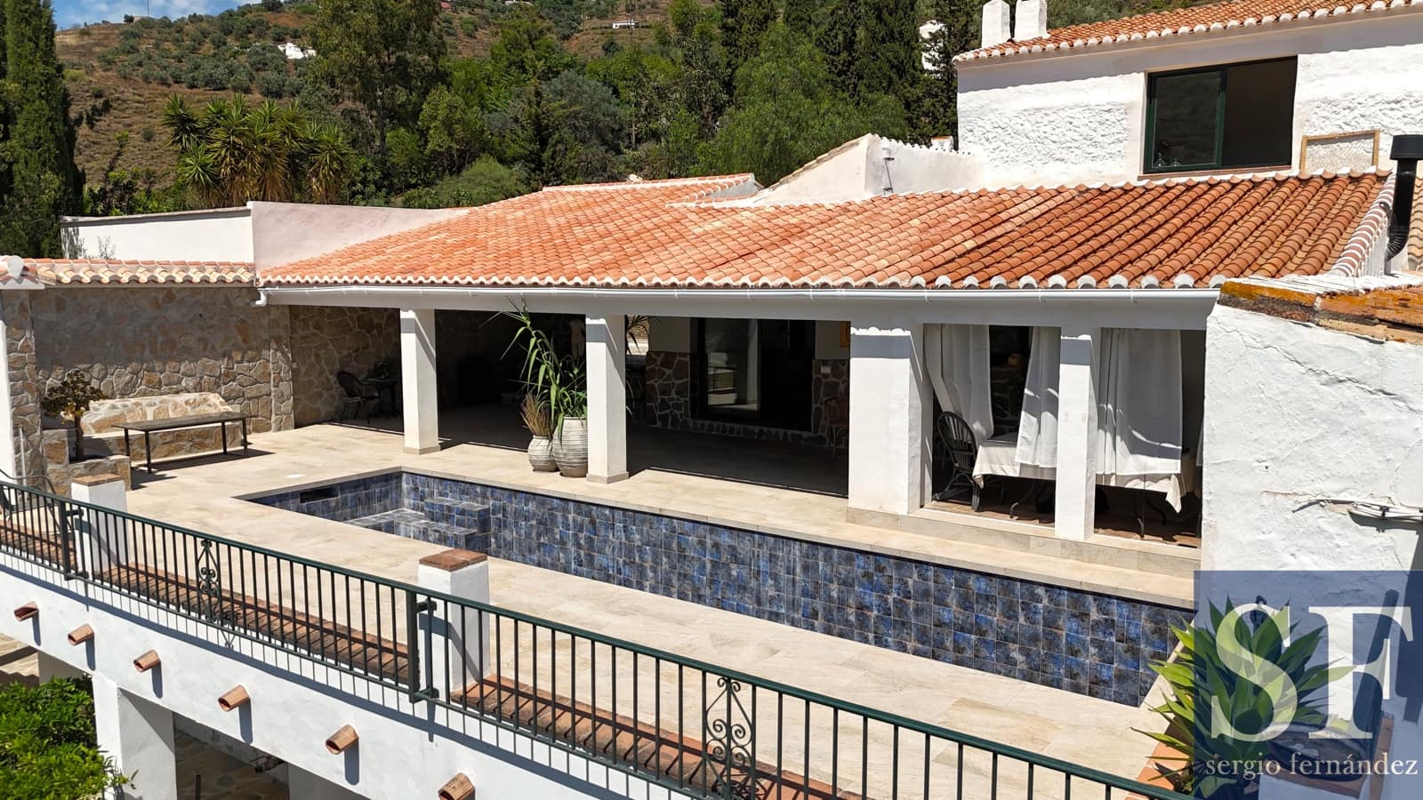 Chalet de 3 habitaciones en Cómpeta en venta con piscina - 1.100.000 € (Ref: 9925090)