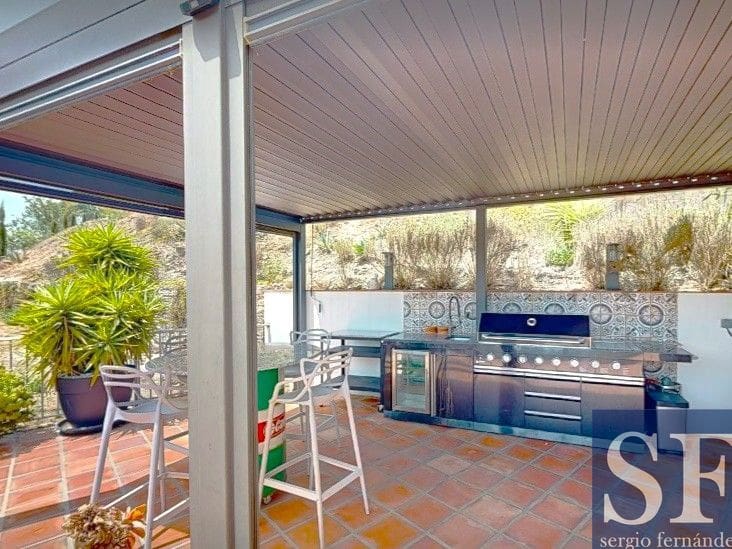 3 chambre Villa/Maison à vendre à Competa avec piscine - 550 000 € (Ref: 9975946)