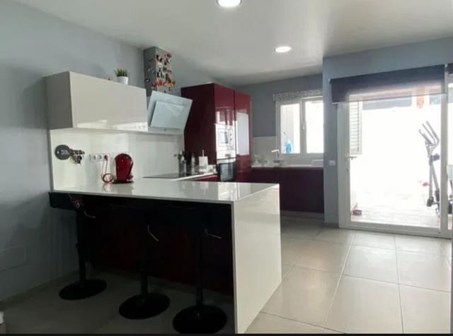 2 bedroom Terraced Villa for rent in San Bartolomé de Tirajana - € 1,700 (Ref: 10021048)