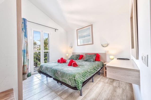 1 quarto Moradia em Banda para venda em Campo Internacional, San Bartolomé de Tirajana com piscina - 240 000 € (Ref: 10025862)