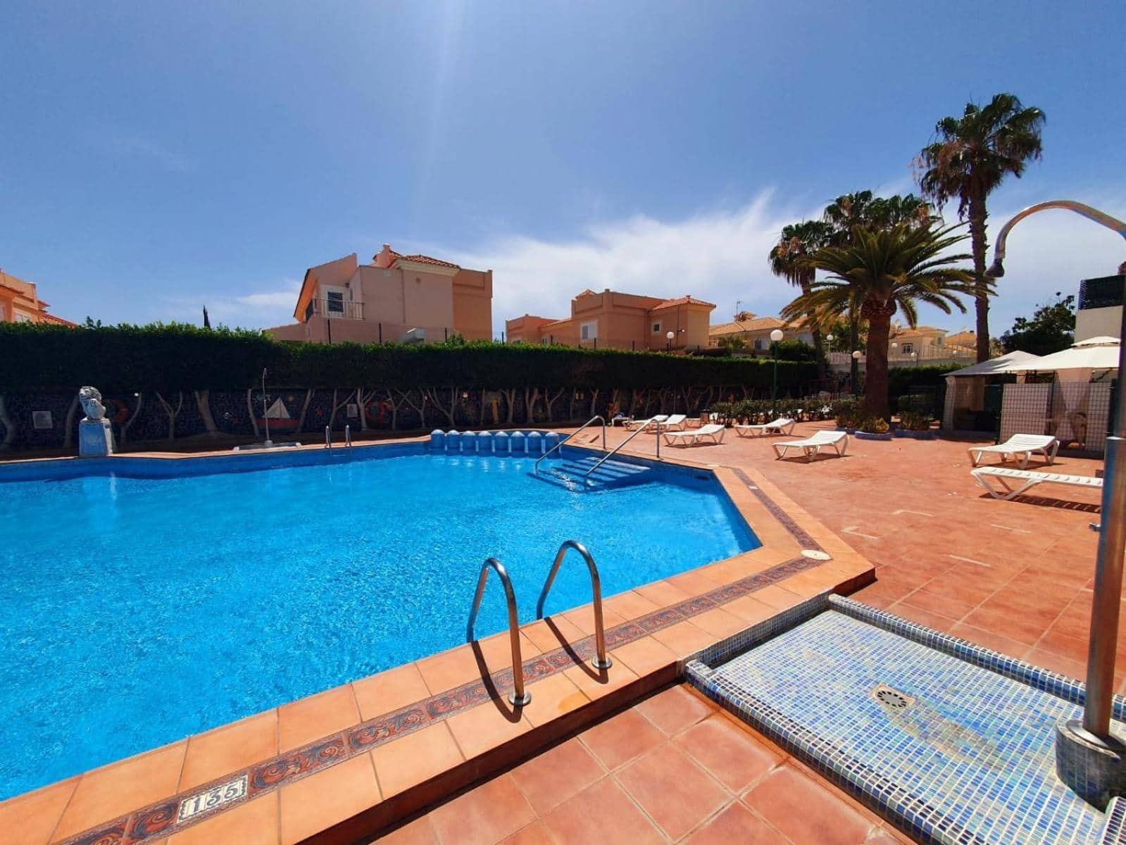 1 sovrum Lägenhet att hyra i Sonneland med pool - 1 100 € (Ref: 10129363)