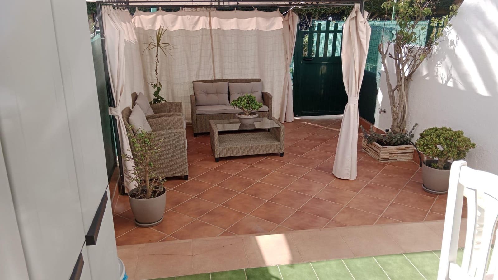 1 sovrum Lägenhet att hyra i Sonneland med pool - 1 100 € (Ref: 10129363)
