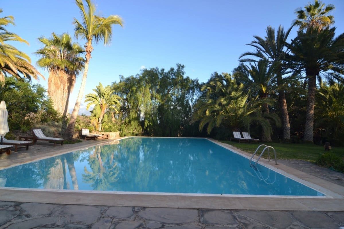 12 soverom Hotell til salgs i Monte Leon med svømmebasseng - € 6 900 000 (Ref: 5040481)