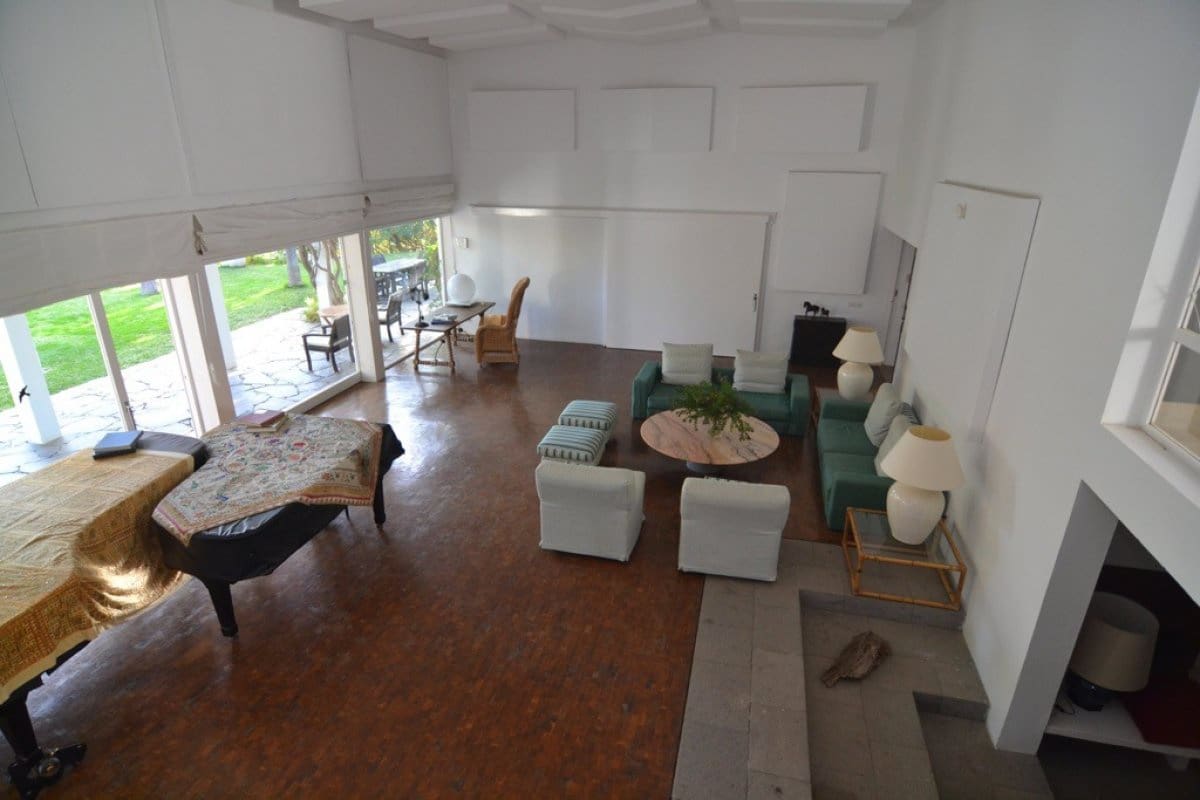 12 soverom Hotell til salgs i Monte Leon med svømmebasseng - € 6 900 000 (Ref: 5040481)