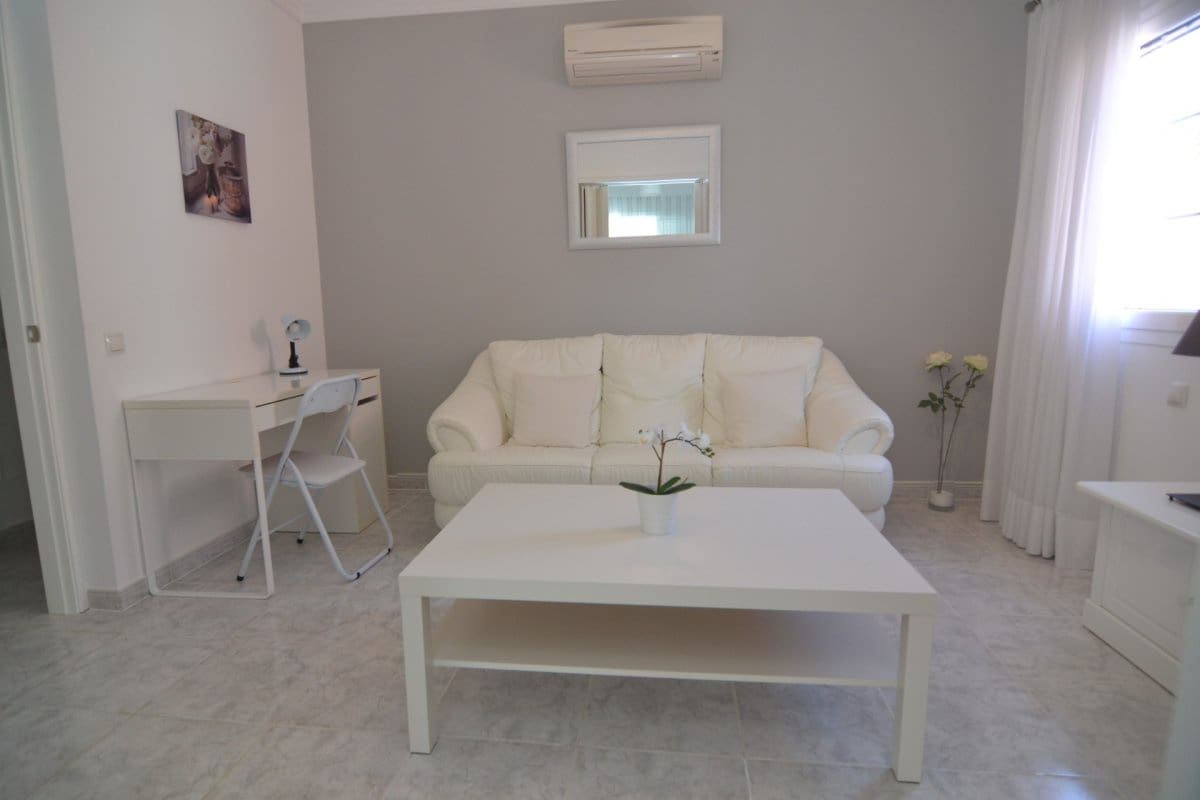 2 sovrum Lägenhet att hyra i Sonneland med pool - 1 500 € (Ref: 5583629)