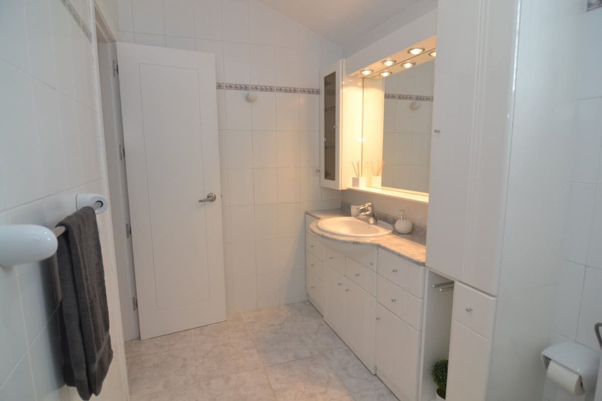 2 sovrum Lägenhet att hyra i Sonneland med pool - 1 500 € (Ref: 5583629)