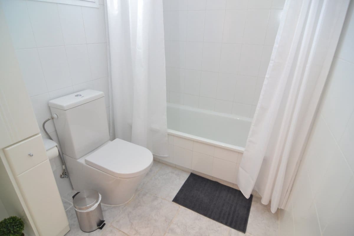 2 sovrum Lägenhet att hyra i Sonneland med pool - 1 500 € (Ref: 5583629)