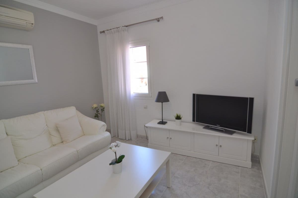 2 sovrum Lägenhet att hyra i Sonneland med pool - 1 500 € (Ref: 5583629)