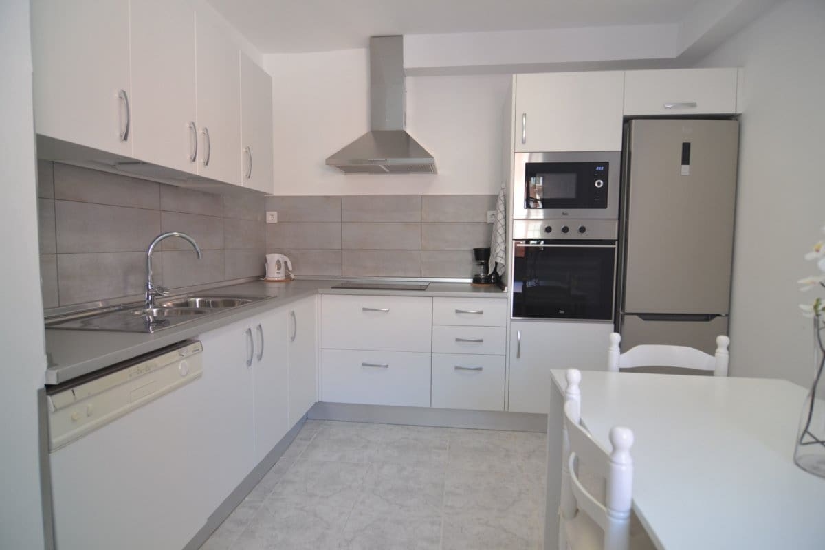 2 sovrum Lägenhet att hyra i Sonneland med pool - 1 500 € (Ref: 5583629)