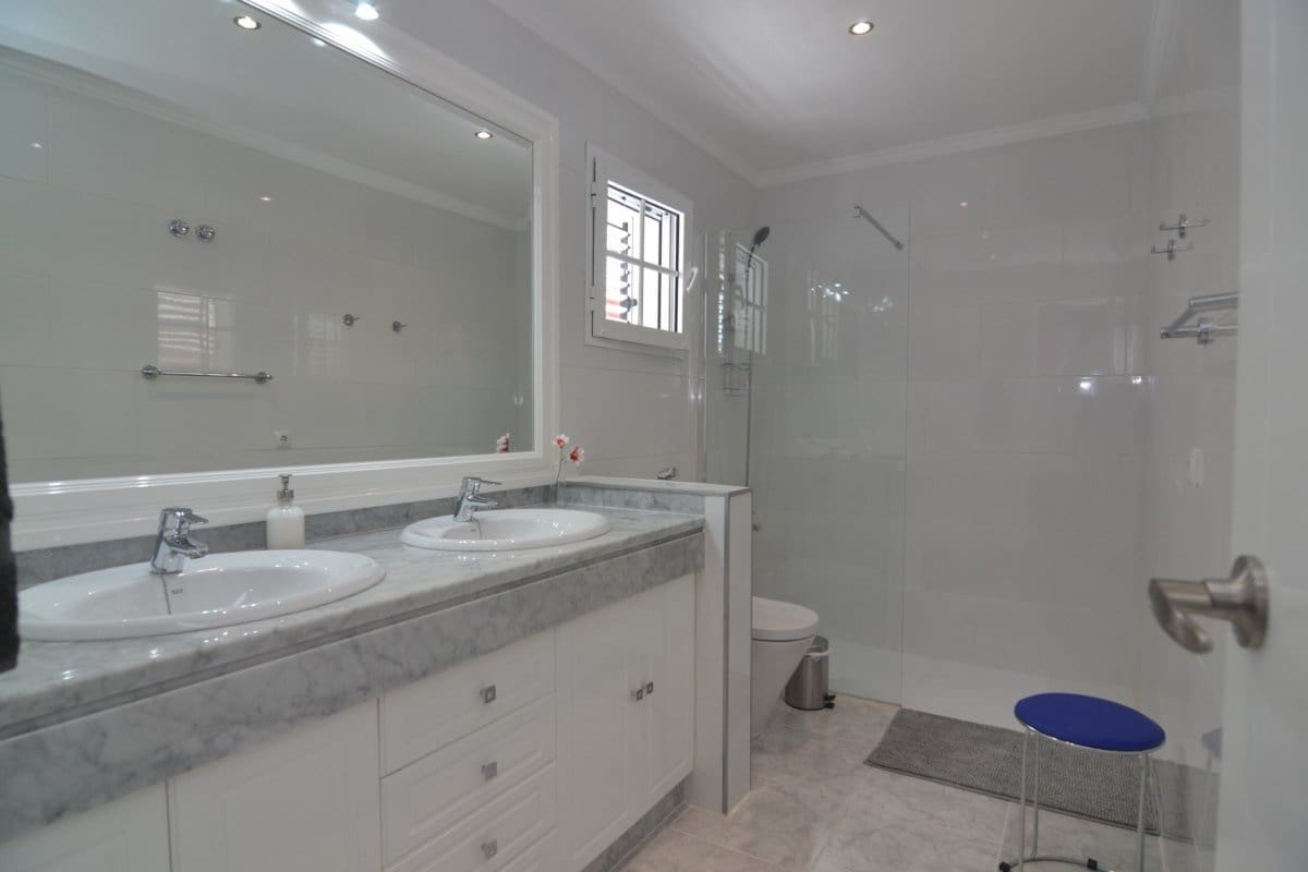 2 sovrum Lägenhet att hyra i Sonneland med pool - 1 500 € (Ref: 5583629)
