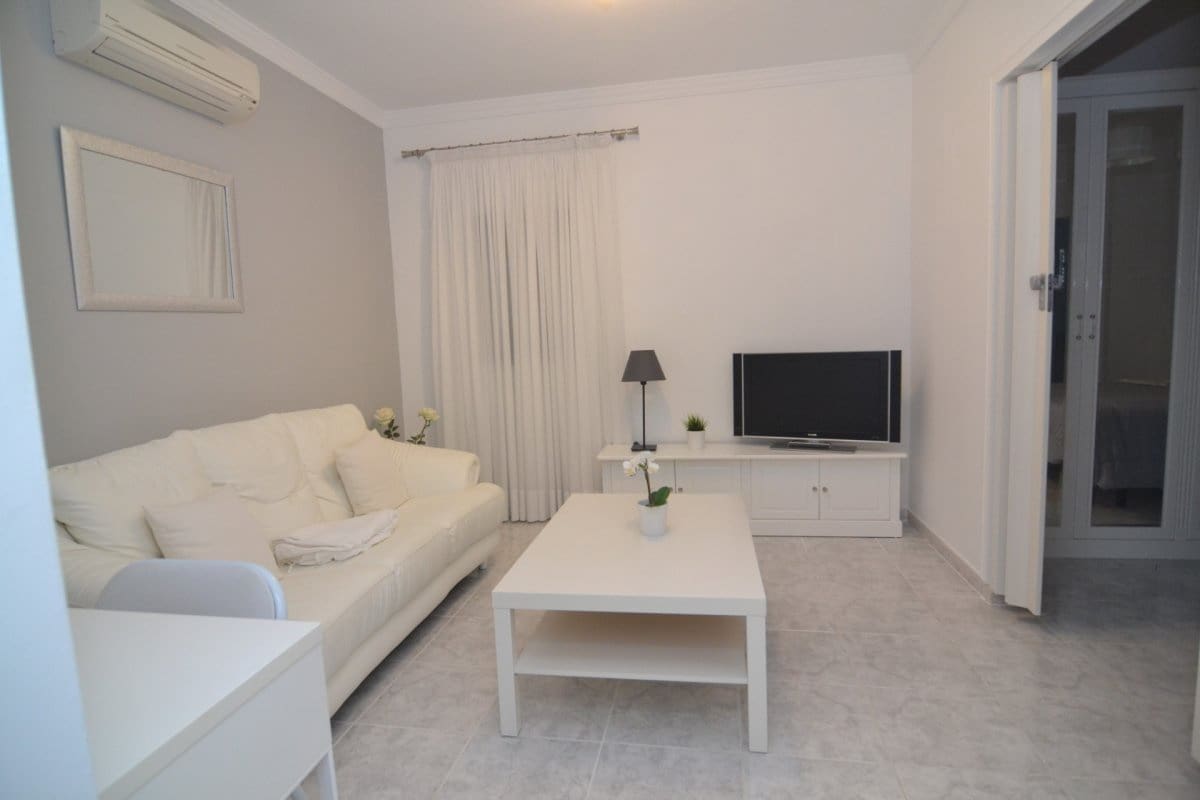 2 sovrum Lägenhet att hyra i Sonneland med pool - 1 500 € (Ref: 5583629)