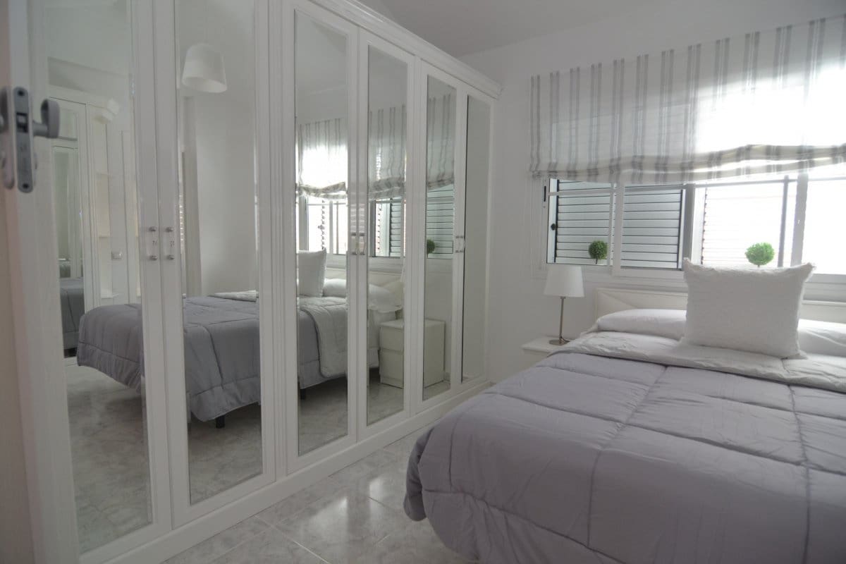 2 sovrum Lägenhet att hyra i Sonneland med pool - 1 500 € (Ref: 5583629)