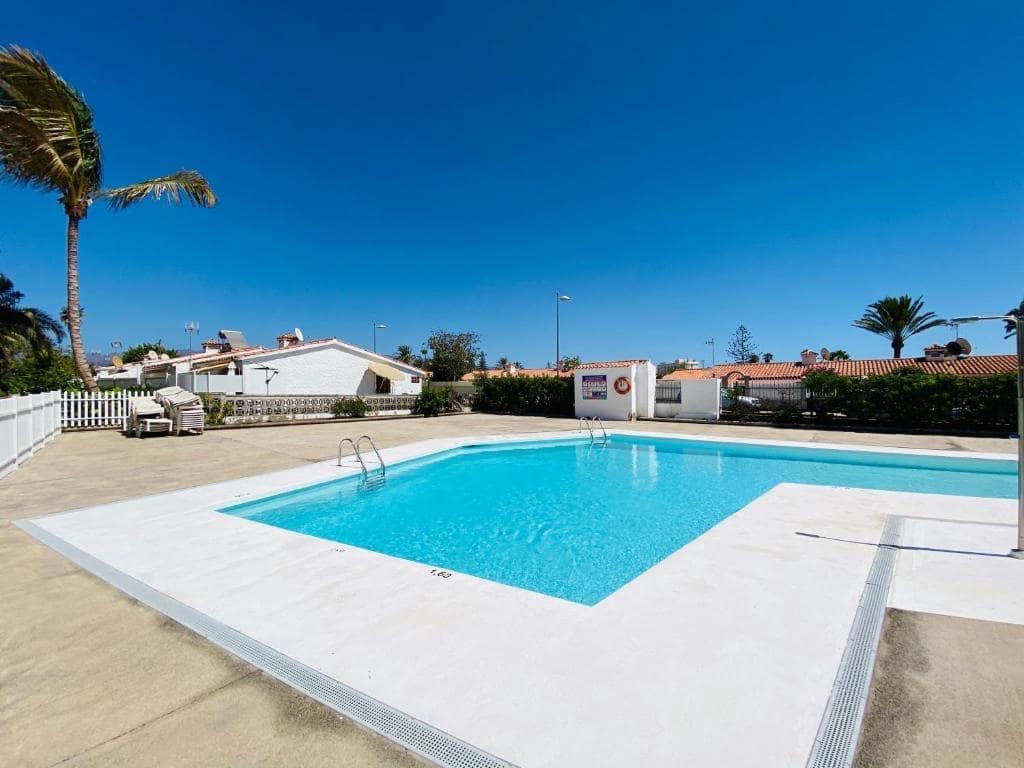 2 bedroom Bungalow for sale in Playa del Ingles with pool - € 599,900 (Ref: 6190165)