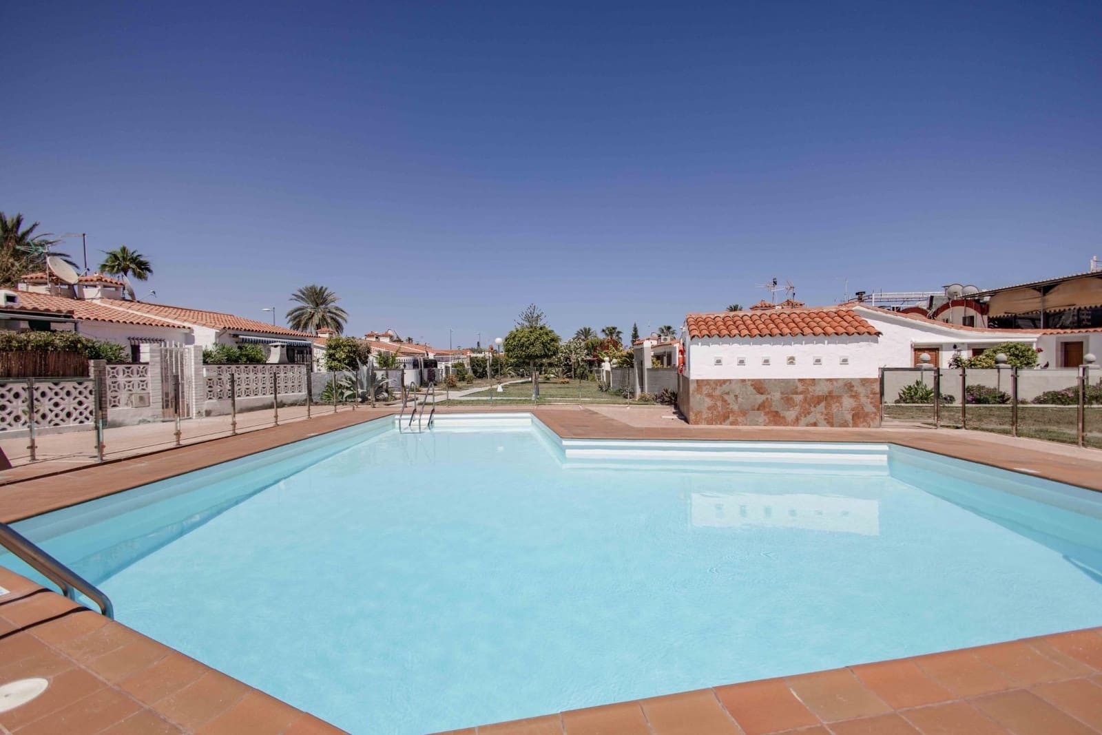 2 bedroom Bungalow for sale in Playa del Ingles with pool - € 599,900 (Ref: 6190165)