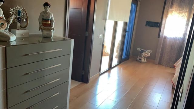 4 chambre Appartement à vendre à Vecindario, Santa Lucía de Tirajana avec garage - 345 000 € (Ref: 6990777)