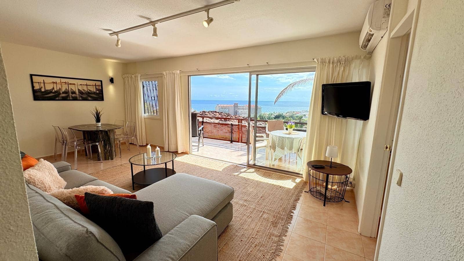 2 slaapkamer Bungalow te huur in San Bartolome de Tirajana met zwembad - € 1.900 (Ref: 6994251)