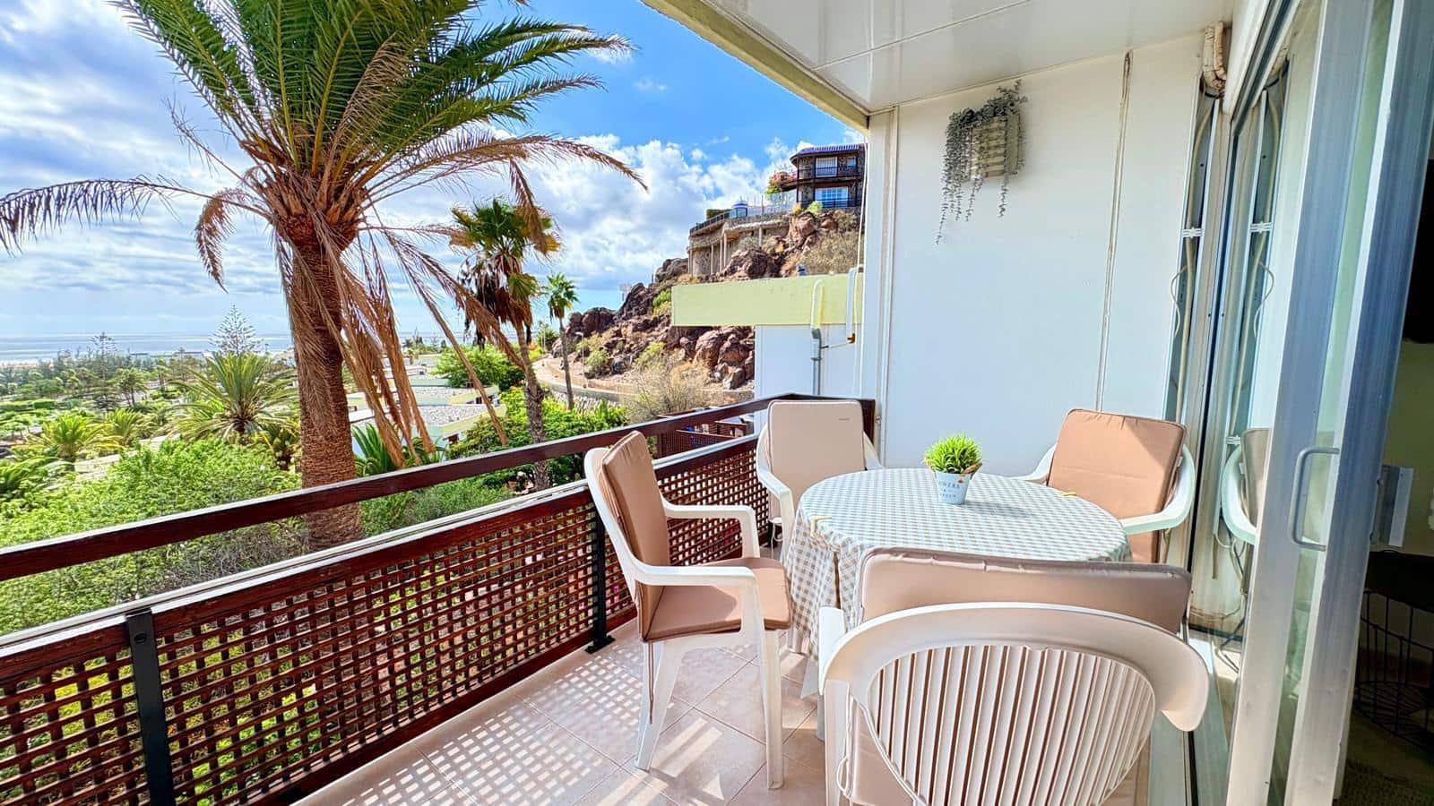 2 slaapkamer Bungalow te huur in San Bartolome de Tirajana met zwembad - € 1.900 (Ref: 6994251)