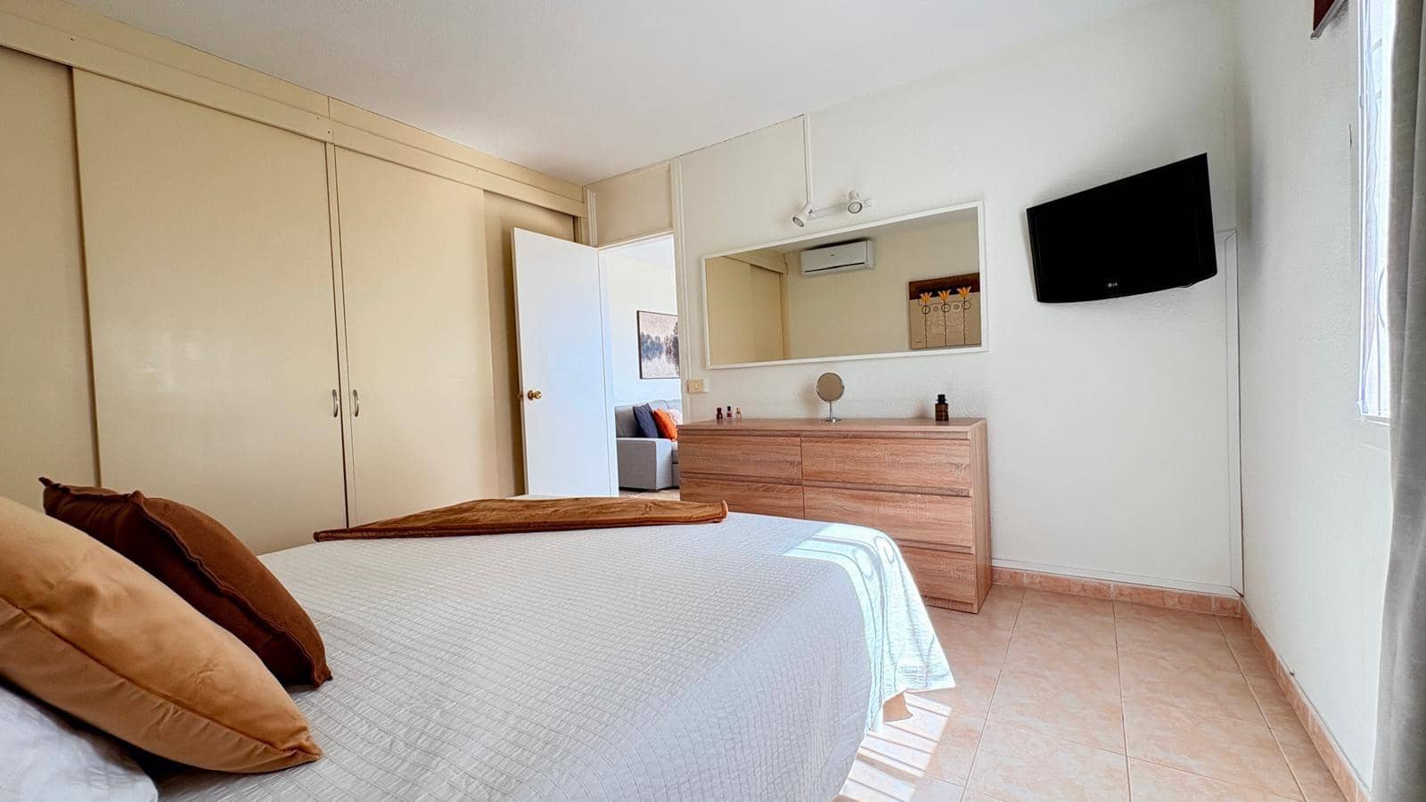 2 slaapkamer Bungalow te huur in San Bartolome de Tirajana met zwembad - € 1.900 (Ref: 6994251)