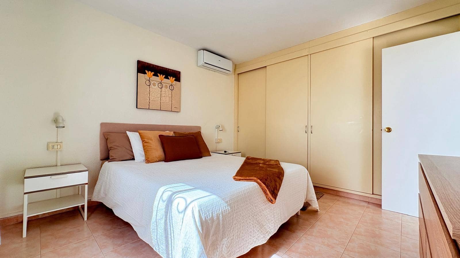 2 slaapkamer Bungalow te huur in San Bartolome de Tirajana met zwembad - € 1.900 (Ref: 6994251)
