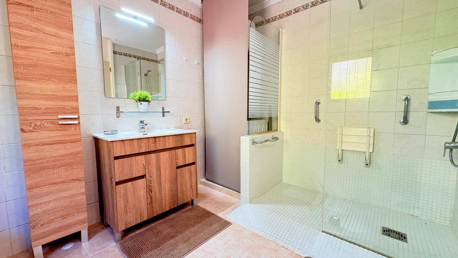 2 slaapkamer Bungalow te huur in San Bartolome de Tirajana met zwembad - € 1.900 (Ref: 6994251)