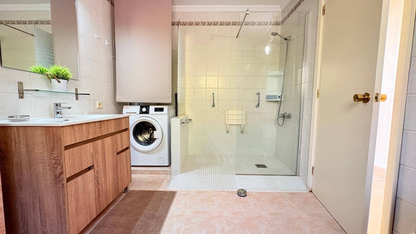 2 slaapkamer Bungalow te huur in San Bartolome de Tirajana met zwembad - € 1.900 (Ref: 6994251)