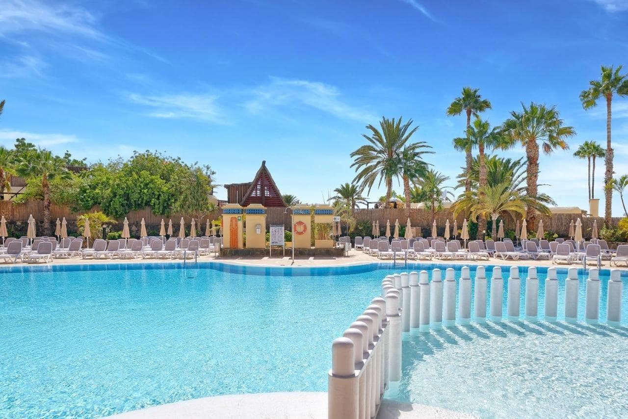 2 bedroom Apartment for sale in San Bartolome de Tirajana with pool garage - € 315,000 (Ref: 7521535)