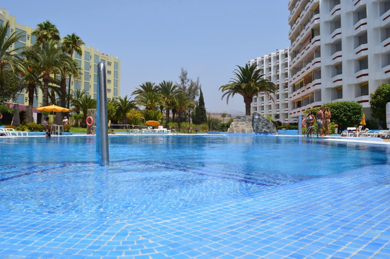 Apartamento de 2 habitaciones en Playa del Inglés en alquiler con piscina - 1.000 € (Ref: 7634859)