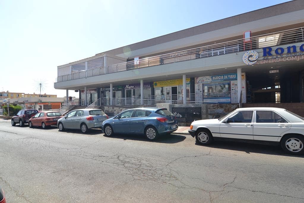 3 bedroom Flat for sale in San Bartolome de Tirajana - € 199,900 (Ref: 7803985)