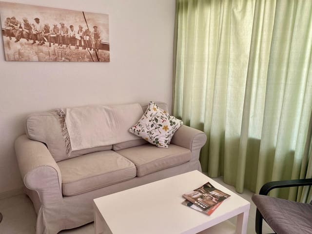 1 slaapkamer Appartement te huur in Playa del Inglés, San Bartolomé de Tirajana met zwembad - € 950 (Ref: 8348385)