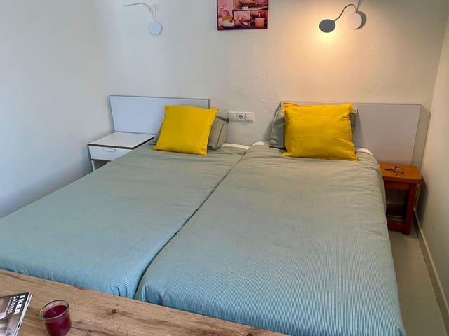 1 slaapkamer Appartement te huur in Playa del Inglés, San Bartolomé de Tirajana met zwembad - € 950 (Ref: 8348385)