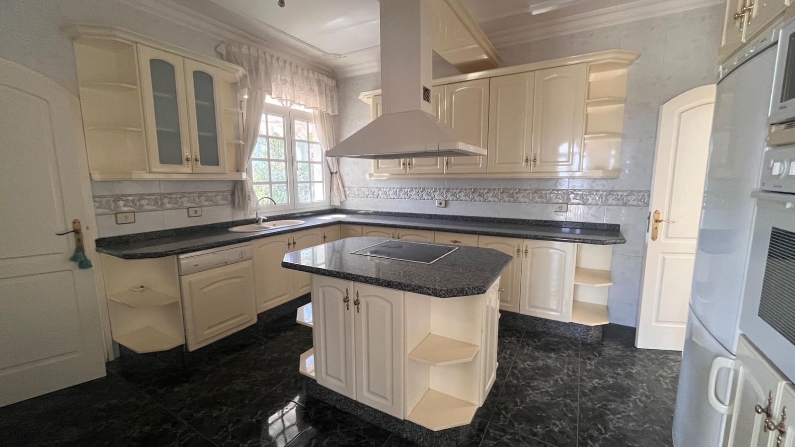 6 soveværelse Villa til salg i El Salobre med swimmingpool garage - € 849.900 (Ref: 8881742)