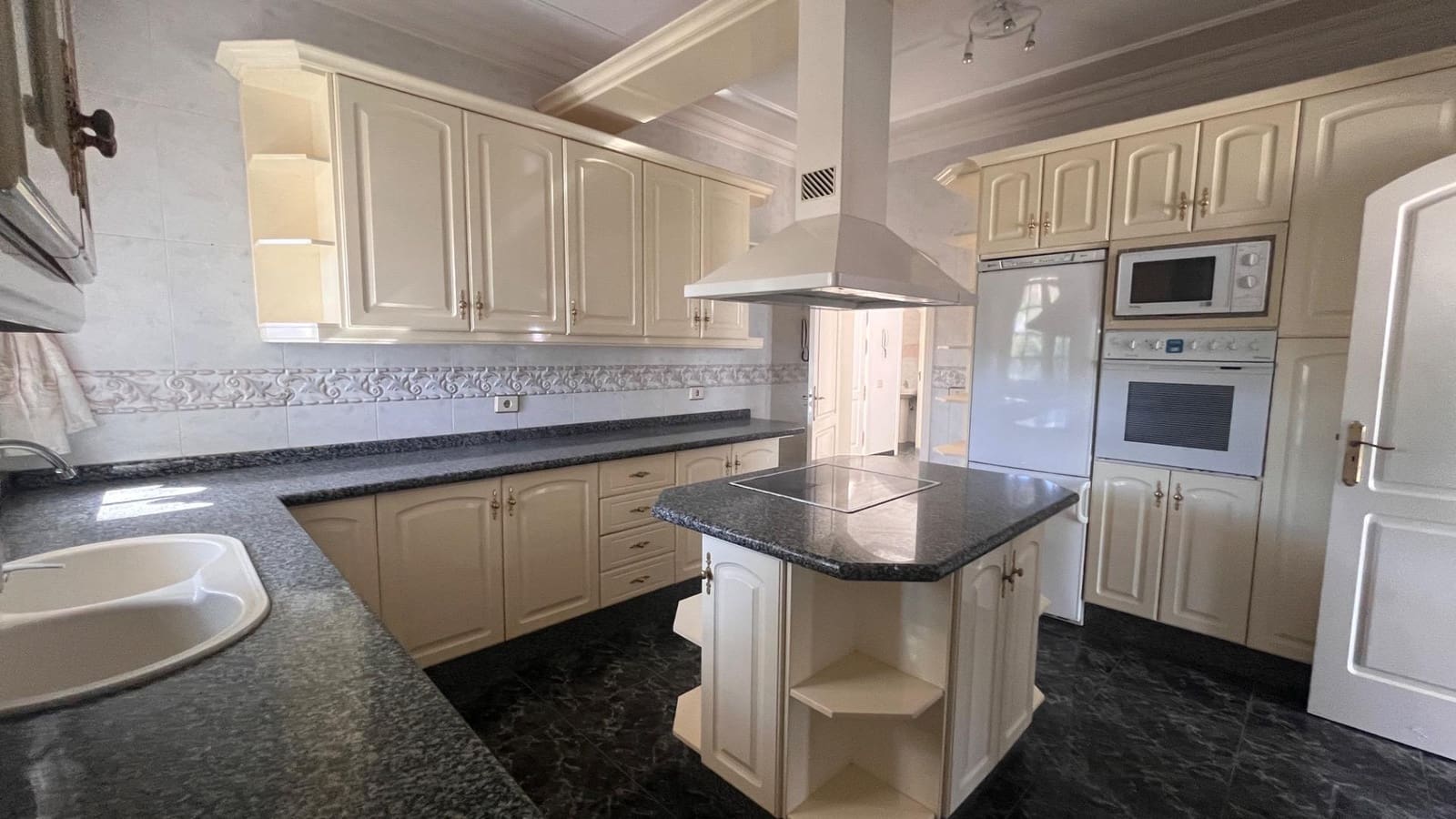 6 soveværelse Villa til salg i El Salobre med swimmingpool garage - € 849.900 (Ref: 8881742)