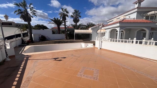 6 soverom Villa til salgs i El Salobre, San Bartolomé de Tirajana med svømmebasseng garasje - € 849 900 (Ref: 8881742)