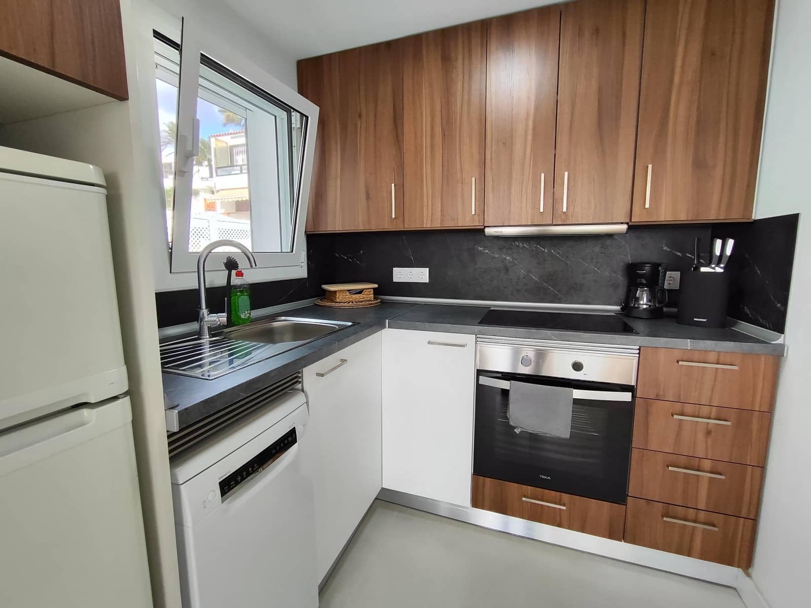 2 makuuhuone Bungalow vuokrattavana paikassa Playa del Aguila mukana uima-altaan - 1 800 € (Ref: 8941241)